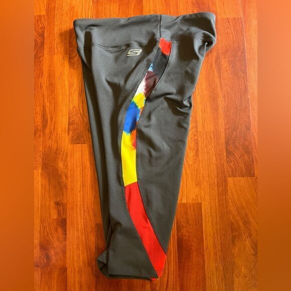Sketchers athletic leggings.  Size medium capris. - Picture 10 of 10
